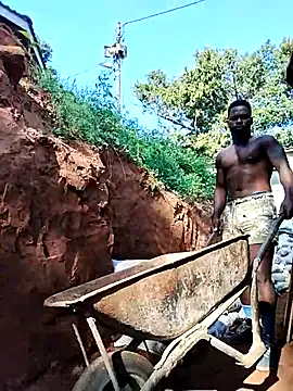 Chocolate_factory_man Image 4