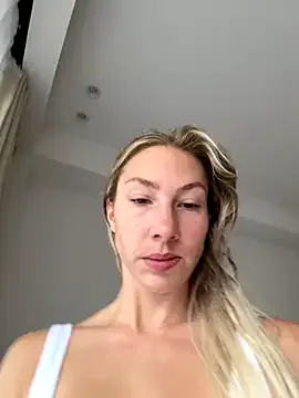 LuisaBecker Image 14