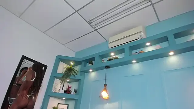 MichellePose Image 12