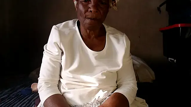 NaughtyGranny Image 11